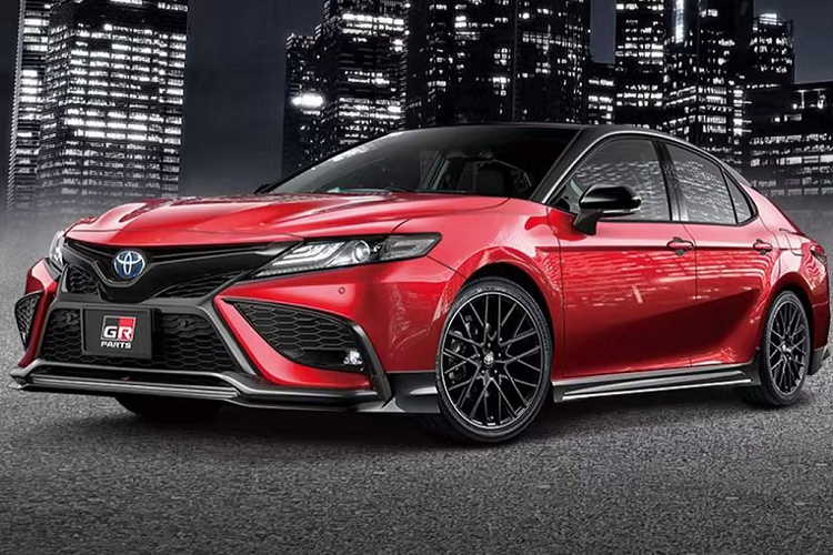 Mặc dù Bob Carter - Phó giám đốc điều hành kinh doanh của Toyota Hoa Kỳ không nói rõ mẫu xe mà họ sẽ hiệu suất cao hoá. Nhưng dựa vào dòng sản phẩm hiện tại của thương hiệu trên toàn cầu cũng như Bắc Mỹ thì Toyota Camry và Corolla là 2 cái tên “sáng giá” nhất.