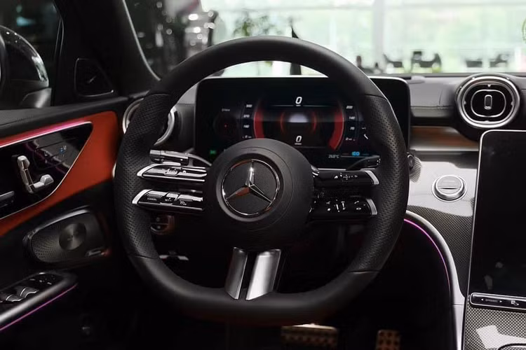 Đây là một lựa chọn dành cho khách hàng có điều kiện kinh tế khá giả, chịu chơi, ưa thích sở hữu một chiếc Mercedes-Benz nhập khẩu, số lượng xe ở ngoài thị trường có hạn, đảm bảo độ độc đáo và ít bị “đụng hàng”.