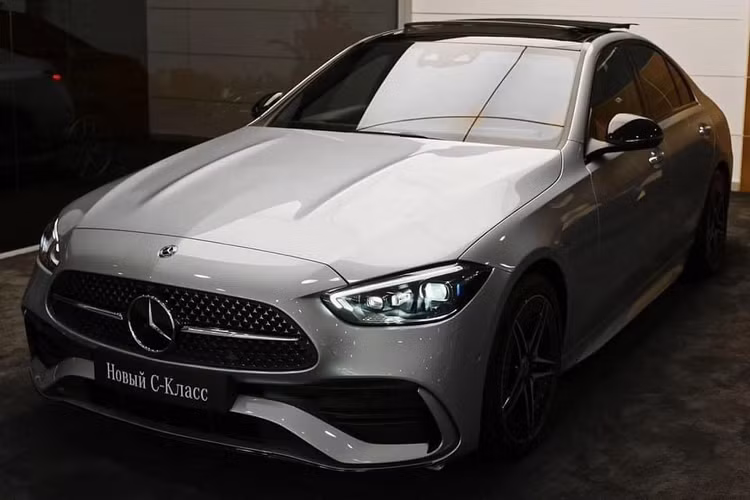 Mercedes-Benz C300 AMG Line 2022 nhập khẩu về nước với số lượng giới hạn chỉ 200 xe, trước khi dòng C-Class thế hệ mới được lắp ráp trong nước dự kiến rơi vào thời điểm quý III năm nay.