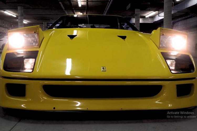 Trước đó, David Lee từng làm 1 video quay lại 1 chiếc xe Ferrari Enzo màu đỏ và sau cú búng tay biến thành màu vàng, theo sau đó là 1 chiếc xe Ferrari F50 cũng có màu đỏ và nhanh chóng thành vàng. Vì thế, đại gia này muốn sở hữu một chiếc xe Ferrari F40 màu vàng để đỗ đối diện xe F40 màu đỏ của mình đã có từ trước.