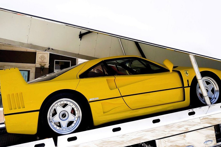 Điều mà giới mê xe quan tâm là liệu David Lee có dám chơi một chiếc siêu xe triệu đô Ferrari LaFerrari Aperta màu vàng để đi cặp cùng xe màu đỏ hay không. Ngoài ra, trong garage của đại gia này còn có 2 hàng cực độc là Ferrari 250 Lusso Competizione và Ferrari F12tdf cùng màu vàng nhưng chưa rõ David Lee có kiếm thêm 1 cặp song sinh khác nhưng có màu đỏ để làm cho garage của mình trở nên thú vị và gần như là thú chơi đẳng cấp ít ai nghĩ đến.