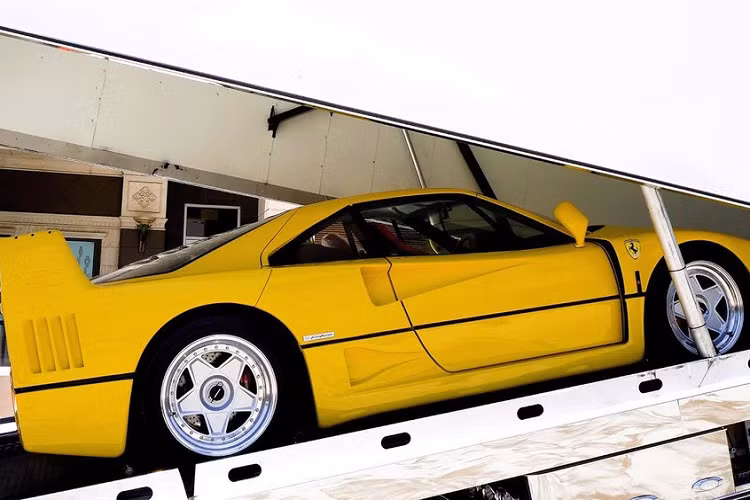 Điều mà giới mê xe quan tâm là liệu David Lee có dám chơi một chiếc siêu xe triệu đô Ferrari LaFerrari Aperta màu vàng để đi cặp cùng xe màu đỏ hay không. Ngoài ra, trong garage của đại gia này còn có 2 hàng cực độc là Ferrari 250 Lusso Competizione và Ferrari F12tdf cùng màu vàng nhưng chưa rõ David Lee có kiếm thêm 1 cặp song sinh khác nhưng có màu đỏ để làm cho garage của mình trở nên thú vị và gần như là thú chơi đẳng cấp ít ai nghĩ đến.