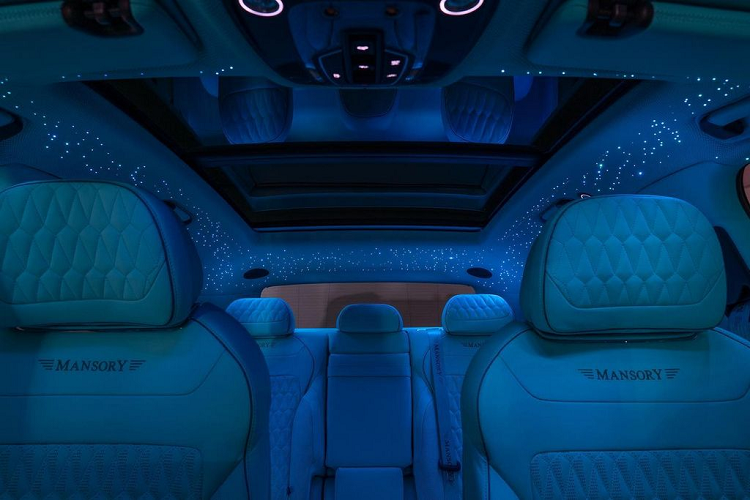 Nhờ nâng cấp sức mạnh, Bentayga Speed Feroza Edition có thể tăng tốc từ 0-100 km/h trong vòng 3,5 giây, trước khi đạt tốc độ tối đa 323 km/h.