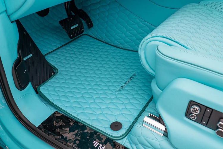 Cụ thể, động cơ W12 6.0 lít tăng áp kép của Bentayga Speed đã được điều chỉnh để sản sinh công suất lên tới 888 mã lực và mô-men xoắn 1.250 Nm, nhờ bộ tăng áp mới, ECU được điều chỉnh và hệ thống xả mới. Thông số này cho thấy sự gia tăng mạnh mẽ so với 626 mã lực và mô-men xoắn 900 Nm của Bentayga Speed nguyên bản.