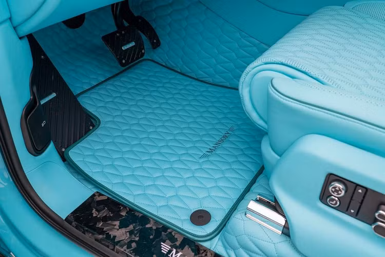 Cụ thể, động cơ W12 6.0 lít tăng áp kép của Bentayga Speed đã được điều chỉnh để sản sinh công suất lên tới 888 mã lực và mô-men xoắn 1.250 Nm, nhờ bộ tăng áp mới, ECU được điều chỉnh và hệ thống xả mới. Thông số này cho thấy sự gia tăng mạnh mẽ so với 626 mã lực và mô-men xoắn 900 Nm của Bentayga Speed nguyên bản.