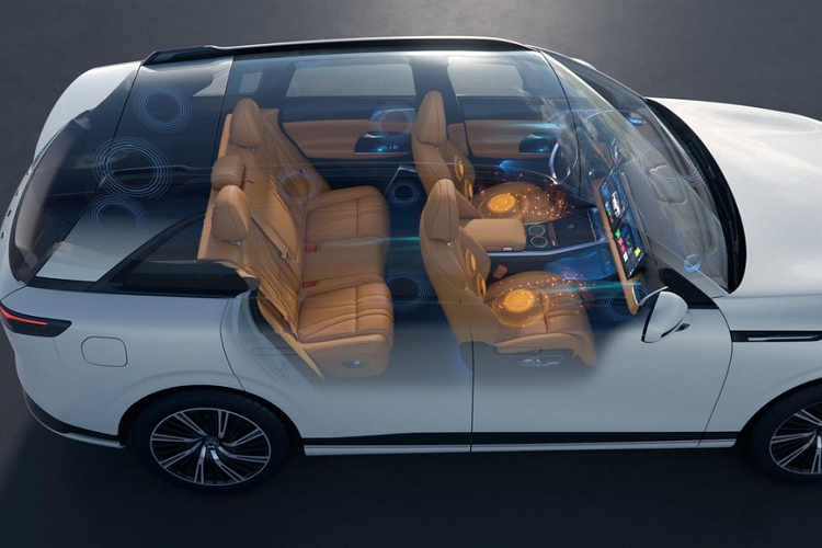 Không chỉ mạnh mẽ và chạy được quãng đường dài, XPeng G9 2023 còn được trang bị công nghệ sạc 800V. Nhờ đó, mẫu xe này được khẳng định là "SUV thương mại sạc nhanh nhất thế giới". Theo nhà sản xuất, nếu dùng trạm sạc nhanh 480 kW, người dùng chỉ cần chờ 5 phút là đi thêm được 200 km.