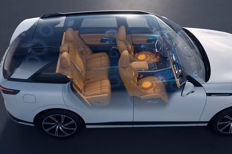 Không chỉ mạnh mẽ và chạy được quãng đường dài, XPeng G9 2023 còn được trang bị công nghệ sạc 800V. Nhờ đó, mẫu xe này được khẳng định là "SUV thương mại sạc nhanh nhất thế giới". Theo nhà sản xuất, nếu dùng trạm sạc nhanh 480 kW, người dùng chỉ cần chờ 5 phút là đi thêm được 200 km.