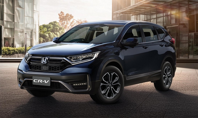 Mẫu xe gầm cao crossover hạng C có 7 chỗ ngồi là Honda CR-V giảm giá khoảng 70 triệu đồng cho bản E và G tại đại lý chính hãng, giá mới lần lượt còn 928 và 978 triệu đồng. Phiên bản CR-V L giảm nhiều hơn với mức ưu đãi 78 triệu đồng, giá mới còn 1,04 tỷ đồng. Tất cả các phiên bản CR-V đều được tặng kèm gói phụ kiện gồm phim cách nhiệt, thảm trải sàn, camera hành trình…