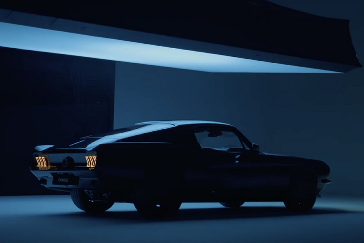 Mỗi chiếc Electric Mustang by Charge sẽ có giá khởi điểm 350.000 bảng Anh (tương đương 10,4 tỷ đồng), chưa bao gồm chi phí tùy chọn, và Charge Cars dự định chỉ sản xuất 499 chiếc.