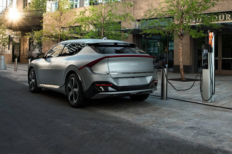 Một cuộc nghiên cứu từ Edmunds đã chỉ ra rằng chỉ trong 2 tháng đầu năm nay, đã có đến 82,2% số lượng xe bán ra tại Mỹ có giá bán cao hơn mức được nhà sản xuất công bố.