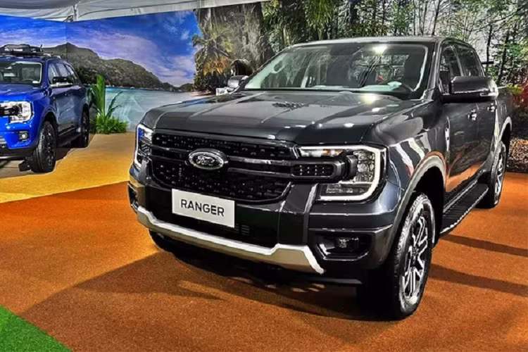 Ford Ranger 2022 hứa hẹn sẽ tiếp tục là mẫu bán tải “ăn khách” trên thị trường với thế mạnh nằm ở tên tuổi lớn, lắp ráp trong nước chủ động về nguồn cung