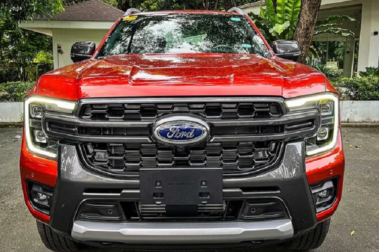 Ford Ranger 2022 thế hệ mới được áp dụng chính sách bảo hành 5 năm hoặc 150.000km tuỳ điều kiện nào đến trước,thiết kế hầm hố hấp dẫn và trang bị nhiều “đồ chơi” trong phân khúc.