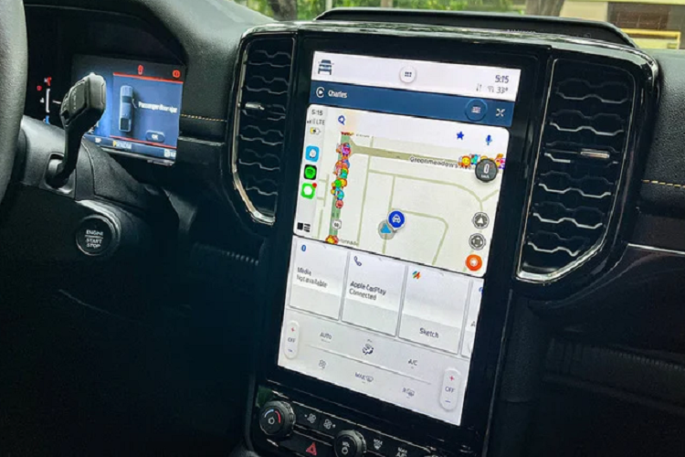 Xe đi kèm với các tính năng an toàn và hỗ trợ lái như phanh tự động, cảnh báo va chạm, cảnh báo chệch làn đường, cảnh báo điểm mù, camera 360 độ và cảm biến đỗ xe.