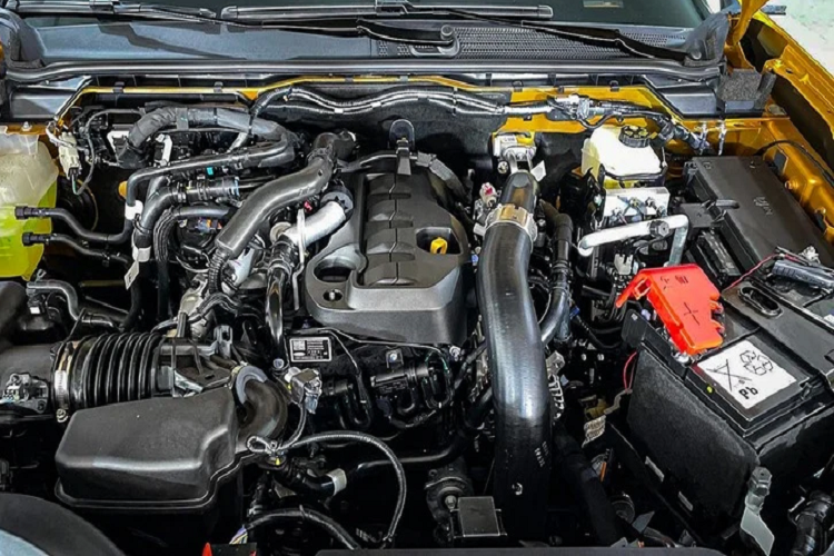 Trong khi phiên bản Wildtrak 4x4 AT cao cấp nhất dùng tăng áp kép (biturbo) cho công suất tối đa 210 mã lực tại 3.750 vòng/phút và mô-men xoắn cực đại 500 Nm tại dải vòng tua từ 1.750 - 2.000 vòng/phút.