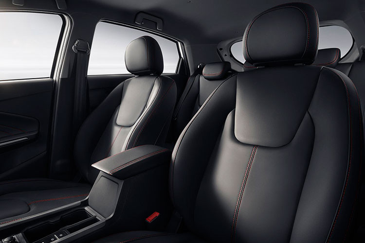 Thuộc phân khúc SUV hạng B, Chery Tiggo 3x sở hữu chiều dài 4.200 mm, chiều rộng 1.760 mm, chiều cao 1.570 mm và chiều dài cơ sở 2.555 mm. So với các đối thủ cùng phân khúc, Chery Tiggo 3x nhỏ hơn đáng kể.