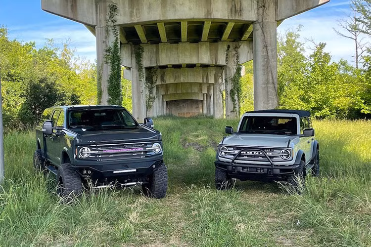 MegaBronc có mức bán ra còn cao hơn cả bộ đôi Bronco F-250 và Super Durty cộng lại. Cụ thể, giá xe Ford F-250 MegaRexx là 224,950 USD (khoảng 5,17 tỷ đồng) cho phiên bản tiêu chuẩn.