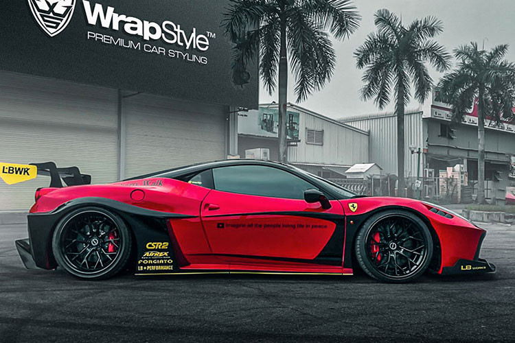 Không có bất kỳ nâng cấp nào ở động cơ cho chiếc siêu xe Ferrari 458 Italia độ LB-Silhouette Works Liberty Walk độc nhất vô nhị tại Việt Nam.