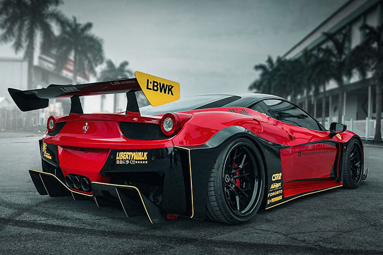 Nguyên bản, siêu xe Ferrari 458 Italia vẫn sử dụng động cơ V8, dung tích 4.5 lít, sản sinh công suất tối đa 570 mã lực và mô-men xoắn cực đại 540 Nm.