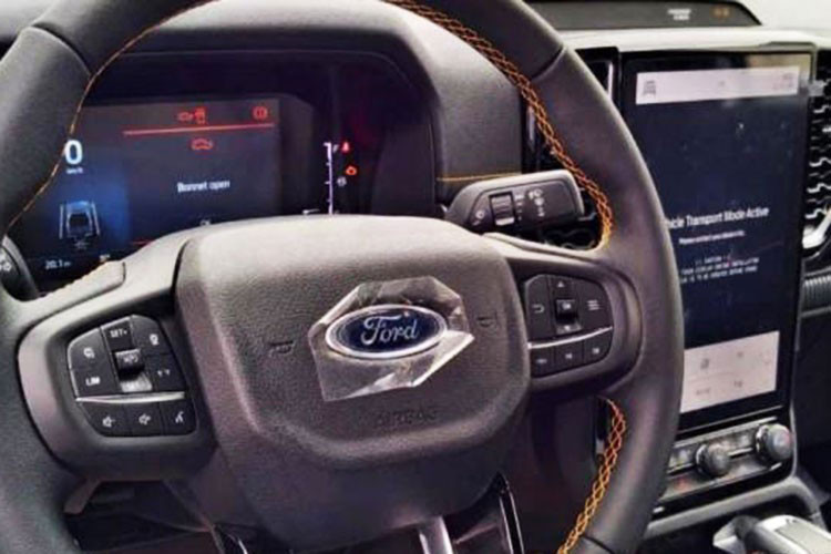 Về khả năng vận hành, Ford Ranger 2022 có 2 tùy chọn động cơ gồm máy dầu 2.0L tăng áp đơn và máy dầu 2.0L tăng áp kép. Trong đó, động cơ dầu 2.0L tăng áp kép chỉ có trên bản Wildtrak cao cấp nhất, sản sinh công suất tối đa 207 mã lực và mô-men xoắn cực đại đạt 500 Nm.