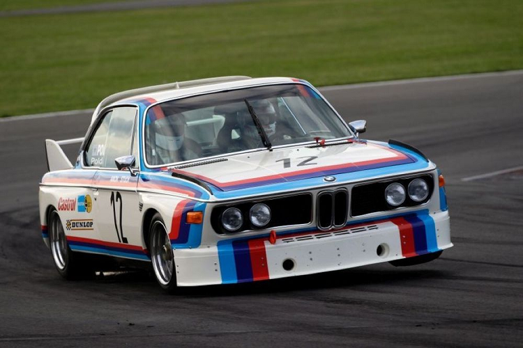 BMW 3.0 CSL ra mắt năm 1972 được phát triển dựa trên cơ sở 6 Series thế hệ E9 với khối động cơ mạnh mẽ nhằm thi đấu tại các giải đua xe du lịch ở châu Âu. Ngoài những chiến thắng trên đường đua, 3.0 CSL còn được các fan BMW nói riêng và bộ môn đua xe thể thao nói chung nhớ tới bởi thiết kế khí động học với thân rộng và các vây, cánh lớn.