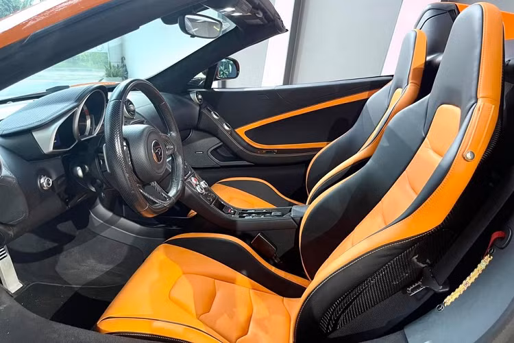 Ngay những ngày cận Tết Nguyên đán, chiếc siêu xe McLaren 650S Spider Liberty Walk cư trú trong một showroom xe ở quận 7 gần 1 năm đã tìm thấy người chốt giao dịch ở tỉnh Bình Phước. Chủ nhân cũng đã cho siêu phẩm độ McLaren 650S Spider Liberty Walk ra biển số 93 của tỉnh Bình Phước. Hiện tại dải đất hình chữ S có 2 xe McLaren 650S Spider độ Liberty Walk, chiếc còn lại của tay chơi xe nội tiếng Dương Kon.