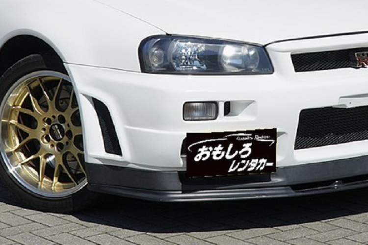 Theo trang web của công ty cho thuê xe Omoshiro Rent-a-Car, chiếc Nissan Skyline R34 GT-R trong đoạn video sở hữu động cơ xăng 2.6L và hộp số sàn 6 cấp. Động cơ này tạo ra công suất tối đa 276 mã lực và mô-men xoắn cực đại 397 Nm.