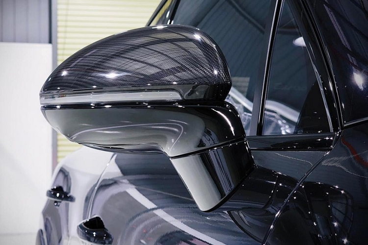 Hiện mức giá xe Porsche Cayenne Turbo GT 2022 mới được bàn giao cho khách hàng chưa được tiết lộ, chỉ biết rằng, giá xe Porsche Cayenne phiên bản Turbo GT thế hệ mới được bán chính hãng tại dải đất hình chữ S từ 12,25 tỷ đồng, chưa bao gồm thêm tùy chọn của khách hàng