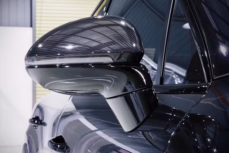 Hiện mức giá xe Porsche Cayenne Turbo GT 2022 mới được bàn giao cho khách hàng chưa được tiết lộ, chỉ biết rằng, giá xe Porsche Cayenne phiên bản Turbo GT thế hệ mới được bán chính hãng tại dải đất hình chữ S từ 12,25 tỷ đồng, chưa bao gồm thêm tùy chọn của khách hàng