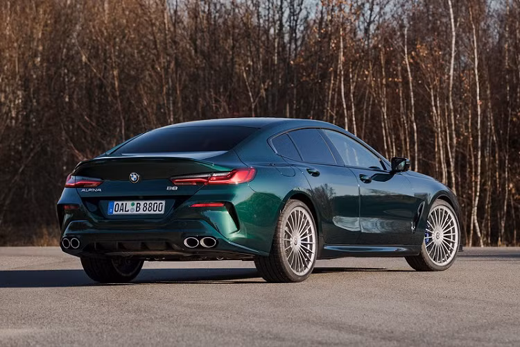 Tại thị trường Đức, giá xe Alpina B8 Gran Coupe có mức bán khởi điểm từ 162.100 Euro (4,15 tỷ đồng). Nếu so với thế hệ trước, giá bán của B8 Gran Coupe đã tăng gần 30.000 Euro (768 triệu đồng).
