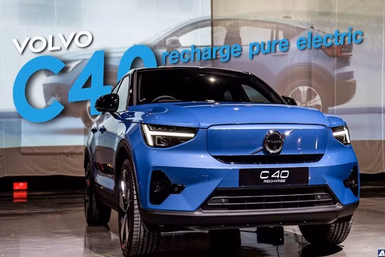 "Trái tim" của xe là 2 mô-tơ điện có công suất tổng cộng 408 mã lực và mô-men xoắn cực đại 660 Nm. Mô-tơ điện kết hợp với cụm pin 78 kWh và hệ dẫn động 4 bánh. Nhờ đó, xe có thể tăng tốc từ 0-100 km/h trong 4,7 giây, đạt vận tốc tối đa 180 km/h và chạy được 420 km sau khi sạc đầy pin. Thời gian sạc pin ở nhà của xe là 24 tiếng với hệ thống sạc AC 3,5 kW, 12 tiếng với sạc AC 12 kW và 8 tiếng với sạc AC 10,5 kW.