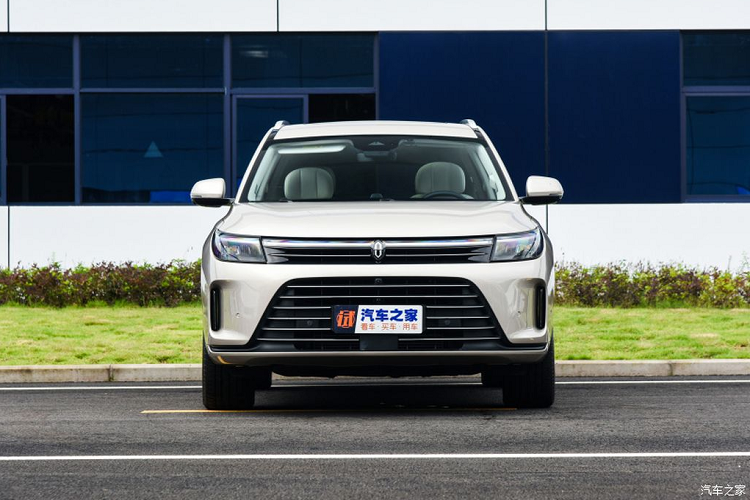 Aito là thương hiệu ôtô do Seres và Huawei hợp tác phát triển tại Trung Quốc. Trong đó, Huawei chịu trách nhiệm cung cấp “bộ não” cho xe, còn Seres đảm nhận khâu sản xuất. Vào cuối năm 2021, thương hiệu này đã tung ra mẫu xe đầu tay mang tên M5.