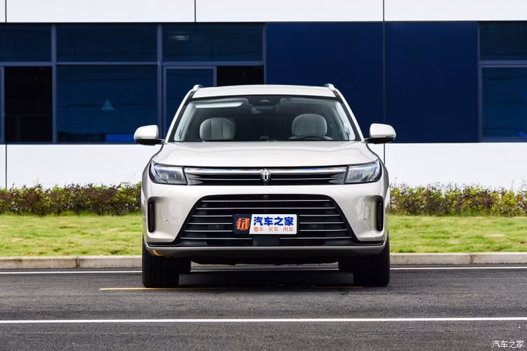 Aito là thương hiệu ôtô do Seres và Huawei hợp tác phát triển tại Trung Quốc. Trong đó, Huawei chịu trách nhiệm cung cấp “bộ não” cho xe, còn Seres đảm nhận khâu sản xuất. Vào cuối năm 2021, thương hiệu này đã tung ra mẫu xe đầu tay mang tên M5.