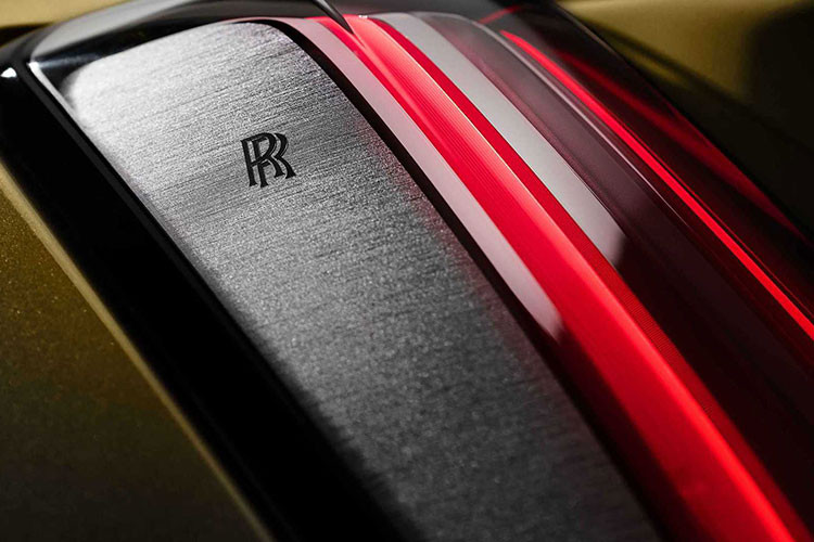 Các số liệu cuối cùng về công suất, gia tốc và phạm vi hoạt động của mẫu xe vẫn đang được điều chỉnh, khi dự án thử nghiệm phi thường của Spectre bước vào giai đoạn cuối trước khi kết thúc vào quý II năm 2023. Dữ liệu sơ bộ cho thấy Spectre dự kiến sẽ có phạm vi hoạt động là 320 dặm / 520 km sau mỗi một lần sạc đầy (theo chuẩn WLTP) và sản sinh mô-men xoắn lên đến 900Nm từ hệ thống truyền động 430kW / 577hp.