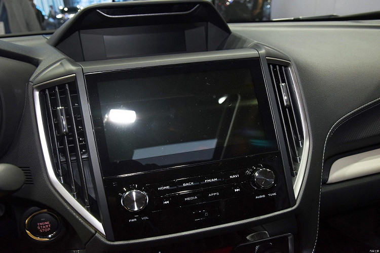 Đặc biệt, Subaru Forester 2022 tại Philippines còn có gói công nghệ an toàn chủ động EyeSight 4.0 mới. Gói công nghệ này bổ sung những trang bị an toàn mới cho xe như hệ thống tự động đưa xe vào giữa làn đường và ngăn chệch làn đường. Thêm vào đó là hệ thống phanh ngăn va chạm sớm nâng cấp, có thể phát hiện cả nguy cơ va chạm ở làn đường bên cạnh.