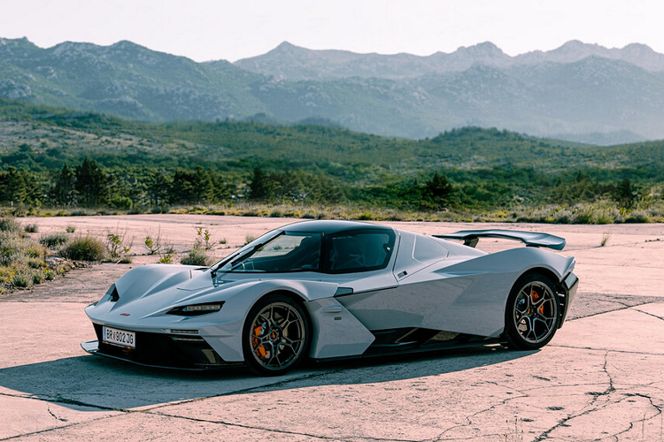 Hãng KTM chuyên sản xuất môtô nổi tiếng đến từ nước Áo đã cho công bố sản phẩm mới nhất của họ mang tên KTM X-Bow GT-XR 2023 mới, một mẫu xe thể thao hiệu năng cao. Đây cũng là phiên bản xe chạy phố hợp pháp, kế thừa đầy đủ tinh hoa công nghệ của các mẫu xe đua X-Bow trước đây gồm GTX và GT2.