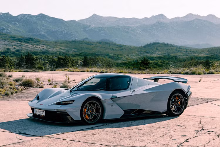 Hang xe may KTM ra mat sieu xe X-Bow GT-XR hon 7 ty dong