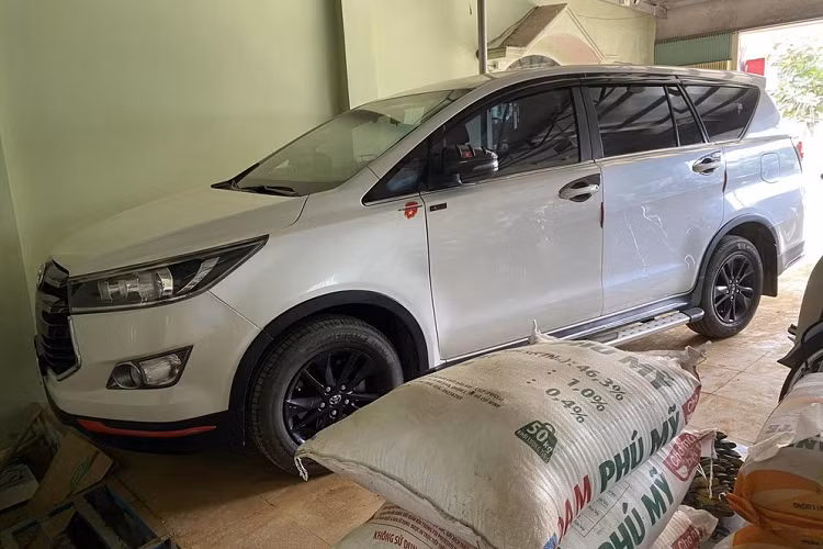 Mới đây trên hội nhóm người dùng xe MPV Toyota Innova, một chủ xe đã đăng bài phản ánh chất lượng sơn của một garage tư nhân.