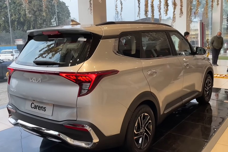 Kia Carens 2022 gia re 