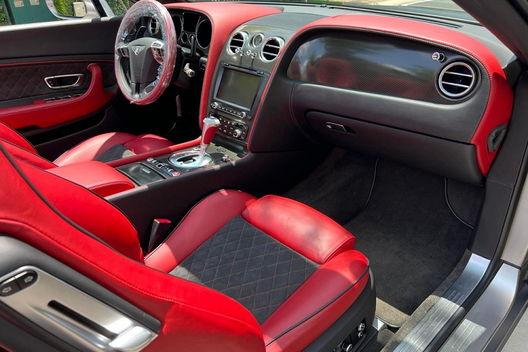 Với giá bán này, nhiều người cho rằng khá hợp lý với một hàng độc như Bentley Continental SuperSports Convertible 2011. 