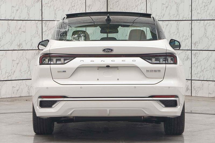 Dự kiến, xe sẽ trở thành sản phẩm bổ sung cho Evos ở thị trường Trung Quốc. Mức giá xe Ford Mondeo 2022 hiện chưa được công bố.
