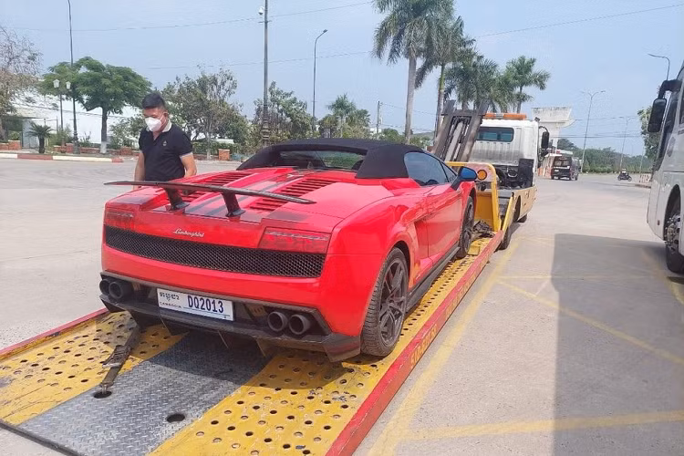 Lamborghini tung chung 