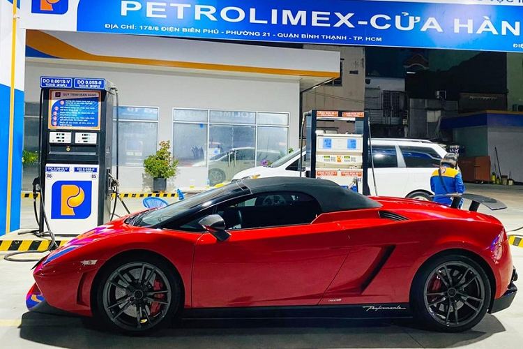 Lamborghini tung chung 