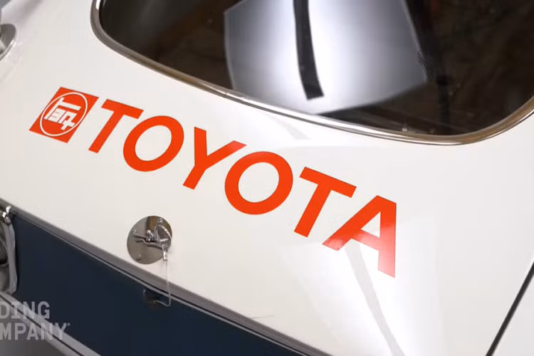 Sản sinh công suất 150 mã lực, chiếc xe nặng khoảng 1.130 kg và có thể đạt tốc độ 96 km/h trong khoảng 10 giây.