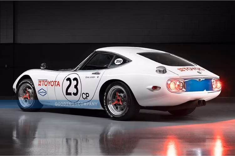 Nó là một chiếc xe hội tụ đủ yếu tố để phá vỡ kỷ lục khi được bán đấu giá và đó chính xác là những gì đã xảy ra. Mặc dù được bán với giá thấp hơn ước tính từ 2,75 - 3,5 triệu USD, nhưng mức giá bán cuối cùng 2.535.000 USD vẫn đủ để biến nó trở thành chiếc xe Nhật Bản đắt nhất từng được bán đấu giá, theo thông tin từ News Atlas.