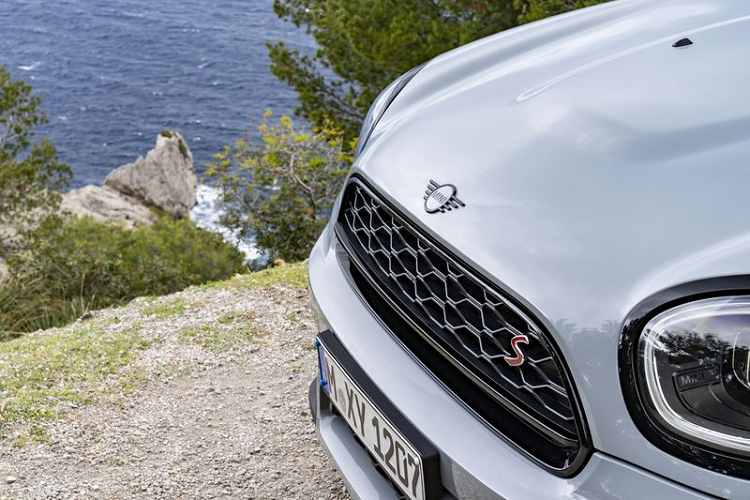 Bản thương mại quốc tế của Cooper S Countryman ALL4 vẫn được trang bị mâm 18inch nhưng sẽ không có lốp Grabber AT3.