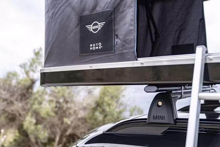 Tất cả các vật liệu được sử dụng trong không gian ngủ di động đều được làm bằng nhựa tái chế, bao gồm các bức tường của mái lều được làm bằng sợi polyester chiết xuất từ chai PET tái chế lấy từ biển, tấm nệm Ecofoam được làm bằng polyurethane sinh thái.