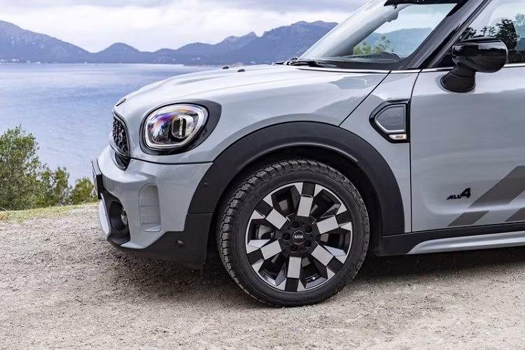 Mini vẫn chưa công bố chi tiết giá phụ kiện nhà di động MINI mới. Hãng sẽ ra mắt gói phụ kiện này như một trang bị kèm theo Mini Cooper S Countryman ALL4.