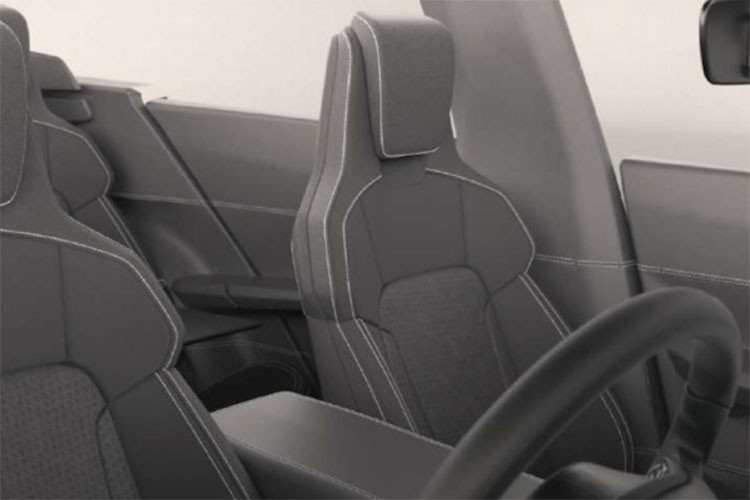 Về nội thất, Defy chạy điện mới có 4 chỗ ngồi rộng rãi, thoải mái. Toàn bộ khoang cabin đều sử dụng các vật liệu thân thiện với môi trường.