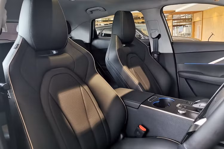 Nếu tin đồn này trở thành sự thật, các mẫu xe Chery nói chung và OMODA 5 nói riêng có thể sẽ có giá bán cạnh tranh hơn. Lần đầu tiên ra mắt thị trường Trung Quốc vào năm ngoái, OMODA 5 hiện cũng chuẩn bị được bán tại một số thị trường Đông Nam Á khác như Thái Lan, Indonesia và Malaysia.