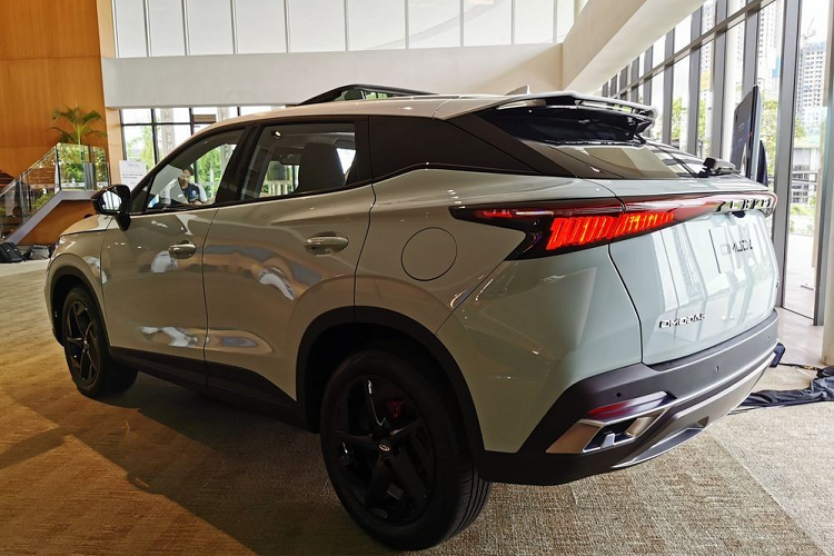 Theo tin đồn, 2 bản thấp của Chery OMODA 5 tại Việt Nam sẽ dùng động cơ 1.5T. Trong khi đó, bản cao cấp nhất dùng động cơ 1.6T. Cuối cùng là hệ thống treo độc lập MacPherson phía trước và hệ thống treo đa liên kết đằng sau.